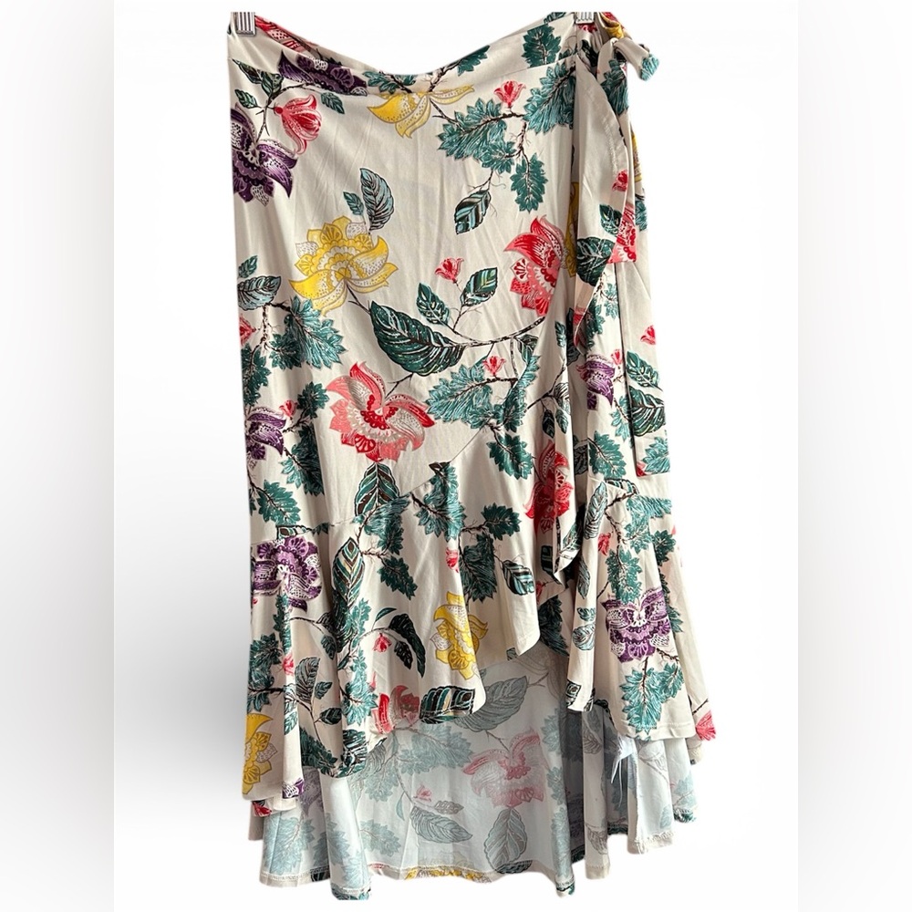 Lularoe size medium Bella ruffle wrap skirt 

#kiddoscloset #lularoe #bella